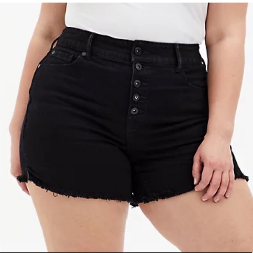 TORRID HIGH RISE BUTTON FLY BLACK JEAN SHORTS